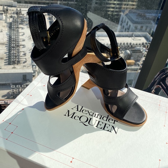 Alexander McQueen Strappy Heels Structural Sandals with Gold Detailing - Picture 9 of 14
